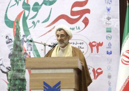 به برکت انقلاب اسلامی دانشگاه ها هم کمی و هم کیفی توسعه پیدا کرده اند