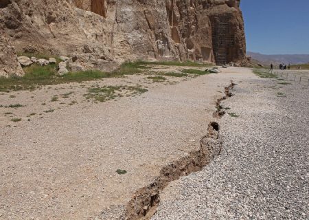 بارانی که بلای جان نقش رستم شد/ احتمال پرتاب سنگهای بزرگتر